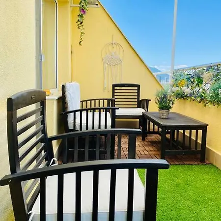 Stylish Magenta - Terrace & Free Parking 소피아