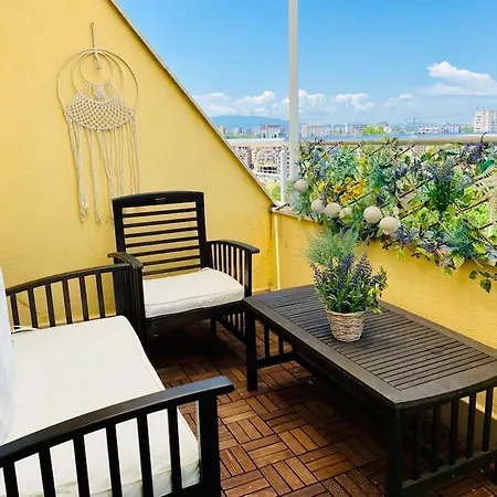 Stylish Magenta - Terrace & Free Parking Sofia