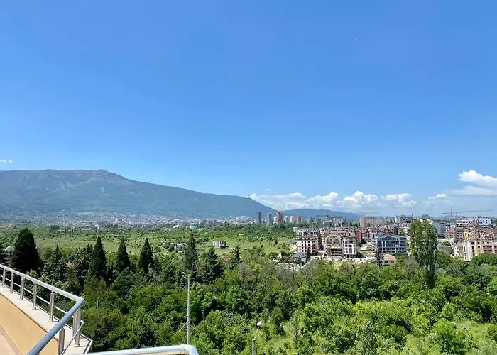 Stylish Magenta - Terrace & Free Parking Σόφια