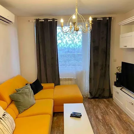 Stylish Magenta - Terrace & Free Parking Apartament Sofia